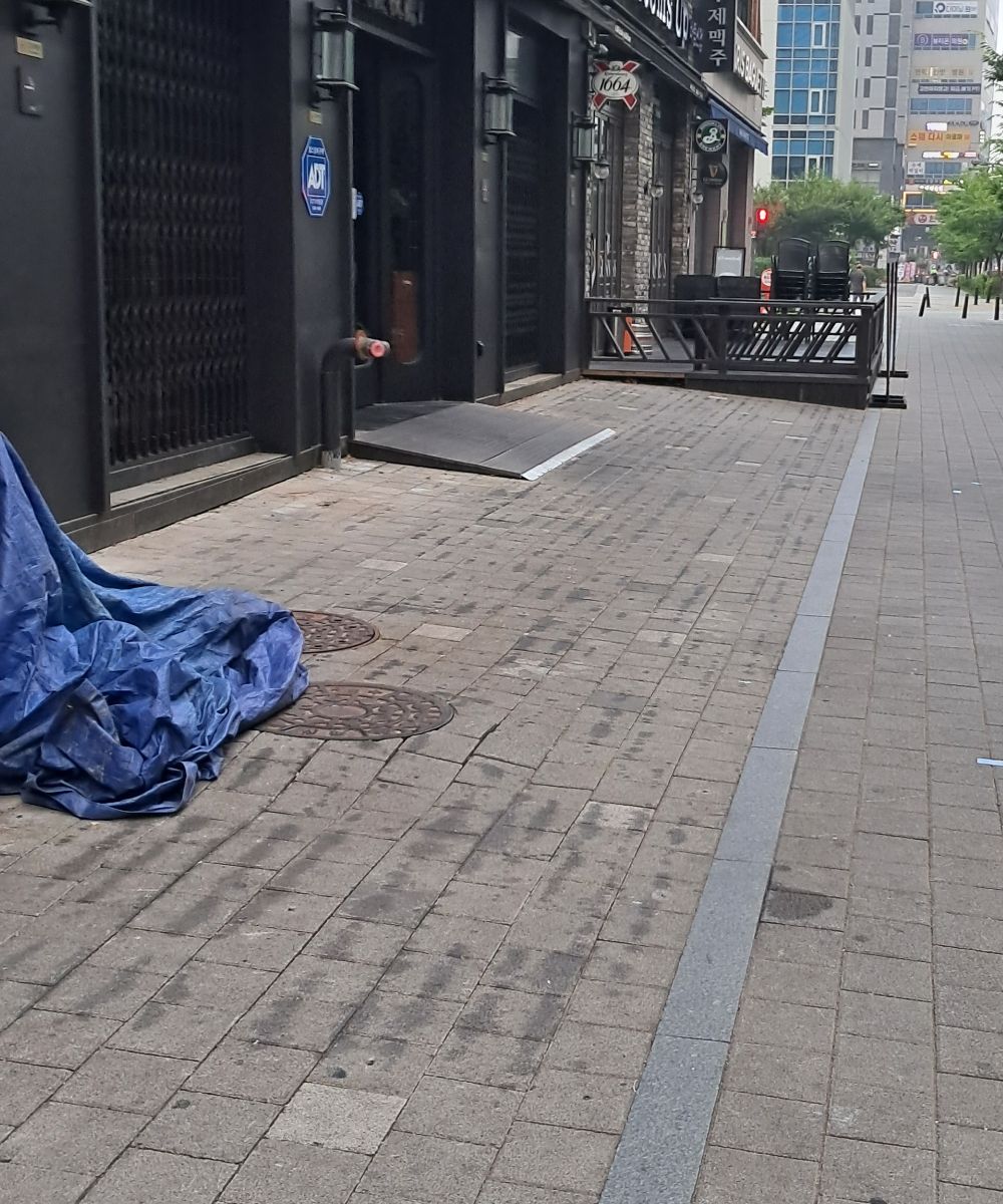마곡 보도블럭보수 전 경사가 있던 외부 바닥